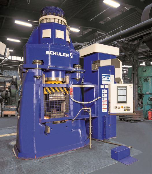 Der erste Linearhammer mit Servo-Technologie wurde bei der Gesenkschmiede RUD-Schöttler in Hagen in Betrieb genommen. (Bild: Schuler)