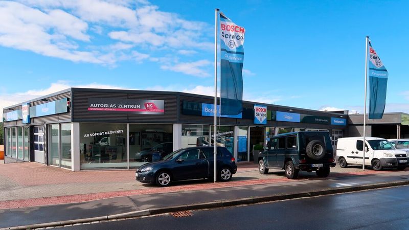 Am Standort Höchberg bei Würzburg beschäftigt sich das Team um Geschäftsführer Mirko Denzer und Werkstattleiter Udo Benkert mit sämtlichen Service- und Reparaturarbeiten, die rund um Straßenfahrzeuge anfallen.(Bild:  Diehl – VCG)