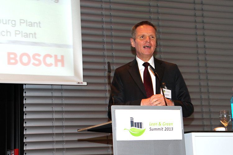 Dr. Andreas Wolf, technischer Werkleiter von Bosch in Feuerbach, zeigte Vorteile einer ressourcenschonenden Fertigung auf. (Foto: Vogel Business Media)