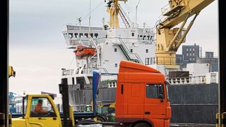 In Zeiten zunehmend komplexer werdender Lieferketten und eines schärferen Wettbewerbs nutzen mehr und mehr Unternehmen Transportmanagementlösungen, um den Transport von der Auftragserteilung bis zur Auslieferung transparenter zu gestalten. (Bild: Corbis)