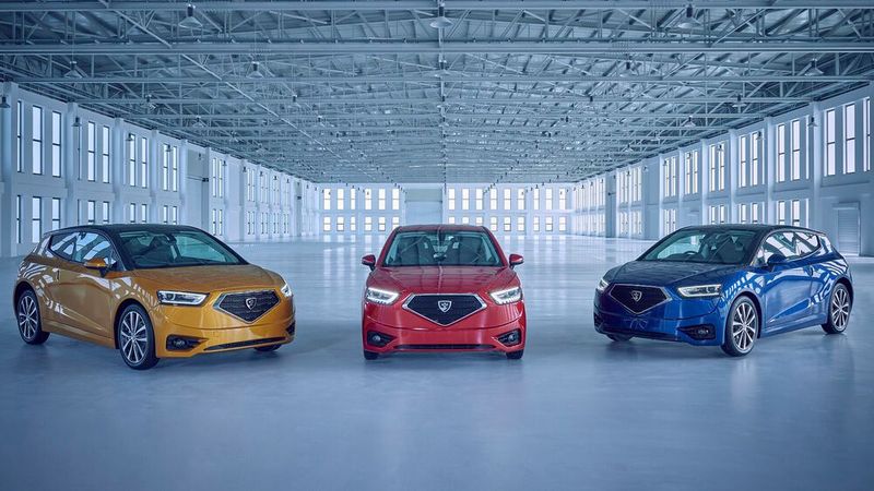 Das dreitürige Fahrzeug bietet eine zeitgemäße Optik. (Bild: Günsel)