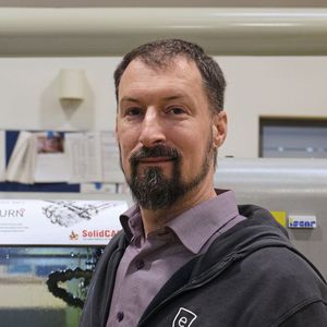 "We consistently have nice short chips, and the surface quality is also right," says Christian Erb, Application Engineer at Wieland, with satisfaction.(Image: Iscar)