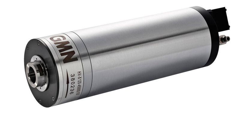 Die Hochgeschwindigkeits-Schleifspindel der Baureihe HV-X mit selbst entwickelter hydroviskoser Dämpfung reduziert Schwingungen im Schleifprozess. (GMN Paul Müller Industrie)