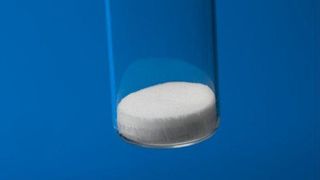 Mit einem Genevac-Evaporator der HT-Serie und der LyoSpeed-Technologie können HPLC-Fraktionen auf wenige Millimeter konzentriert, gefroren und schnell lyophilisiert werden. (Archiv: Vogel Business Media)