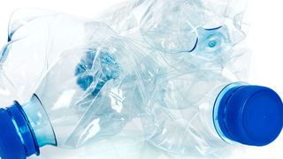 Sabic führt Upcycling-Compounds zur Verlängerung der Nutzdauer von PET-Flaschen ein. (WDnet Digital Creation Studio / Sabic)