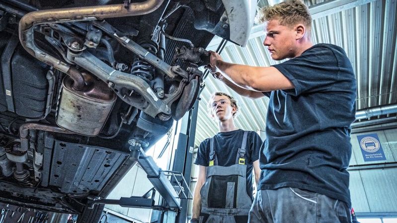 Der Verkauf gebrauchter Fahrzeuge wird für Autohändler durch mögliche Verlängerungen der Gewährleistungsgarantie riskant, fürchtet der ZDK.(Bild:  ProMotor)
