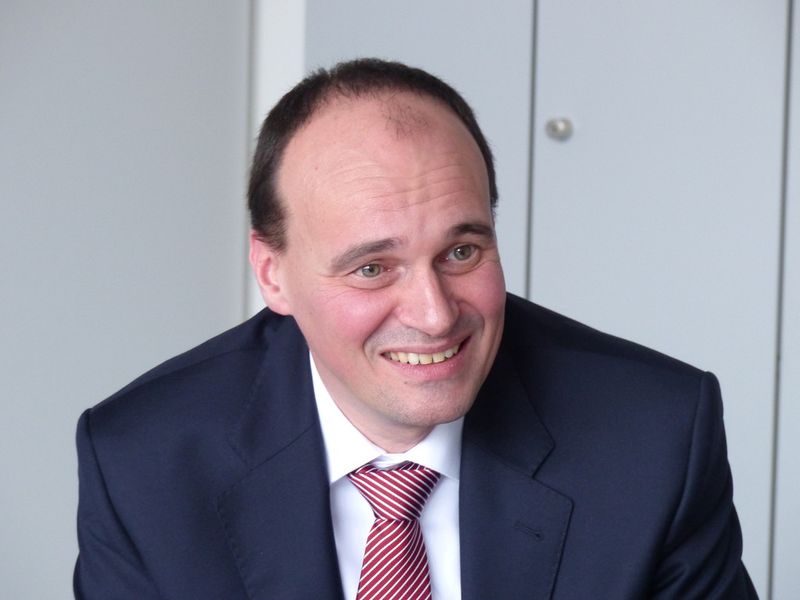 Im Informationskasten ist ein Interview mit Ralf Peschl, Produktmanager IEC-Niederspannungsmotoren bei ABB, zu finden. Er spricht über IE3-Motoren, deren Anwendung und Kosten. (Bild: U. Drescher/konstruktionspraxis)