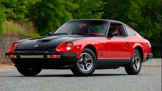 Gegenüber den millionenteuren Ferraris nahm sich dieser 1980er Datsun 280ZX 10th Anniversary mit 231.000 Dollar bei der 2023er Monterey Car Week geradezu günstig aus – er hatte nur 28 Meilen auf dem Tacho. (Bild: Mecum Auctions)