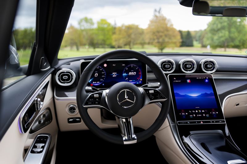 The fourth-generation MBUX infotainment system integrates ChatGPT, Microsoft Bing, and Google Gemini. (Source: Mercedes-Benz AG)