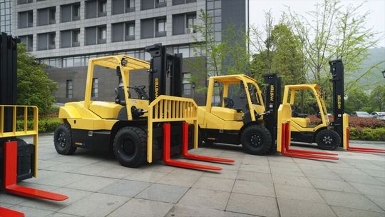  Die neuen Elektrostapler von Hyster haben eine Tragkraft von bis zu sieben Tonnen und sind mit Lithium-Ionen-Batterien ausgestattet.(Bild:  Hyster)