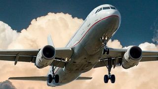 Auf Flugreisen kann viel passieren. Deshalb müssen Flugbegleiter regelmäßig Sicherheitstrainings durchlaufen, um in Gefahrensituationen in der Luft, bei der Landung und auf dem Boden vorbereitet zu sein.  (gemeinfrei)