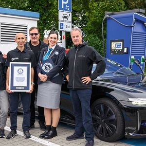 Am Ende gab es die Guinness-Urkunde für den Weltrekord.(Bild:  DOMINIC FRASER)