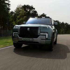 Mit dem gewaltigen Luxus-SUV U8 baut die BYD-Edeltochter Yangwang ein Auto, das für alle Hersteller in diesem Segment zur Drohkulisse werden könnte.(Bild:  Harald Dawo/BYD)