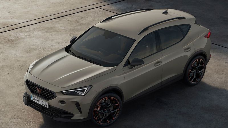 Zum dritten Geburtstag der Marke hat Cupra ein performantes Spitzenmodell vorgestellt: den Formentor VZ5. Jetzt sind die Bestellbücher geöffnet. (Bild: Seat)