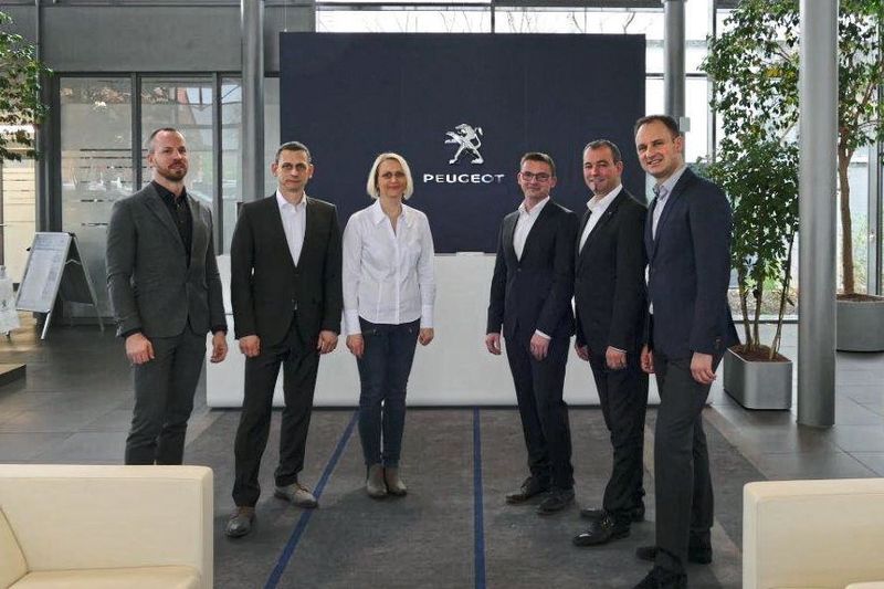 Am Start: (v. li.) Marco Heisch (PSA-Gruppe), Markus Hupe, Nadin Thieme, Nico Gründer, Thorsten Freudenberg und Andreas Peter (alle Autohaus Peter). (Autohaus Peter)