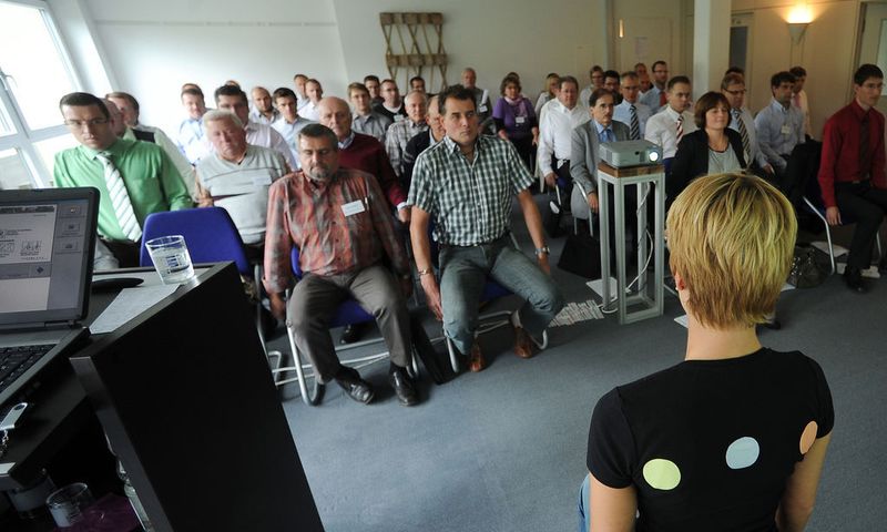 Einen ganz realen Blick auf die eigene Gesundheit ermöglichte Physiotherapeutin Vanessa Veldhuis aus der Praxis Curando in Freiberg. Bild: Schmidt-Handling (Archiv: Vogel Business Media)