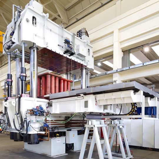 Cannon short-stroke presses are designed to efficiently produce composite components, such as EV battery casing or enclosures with HP-RTM, SMC, and WCM technology. Cannon short-stroke presses are designed to efficiently produce composite components, such as EV battery casing or enclosures with HP-RTM, SMC, and WCM technology.