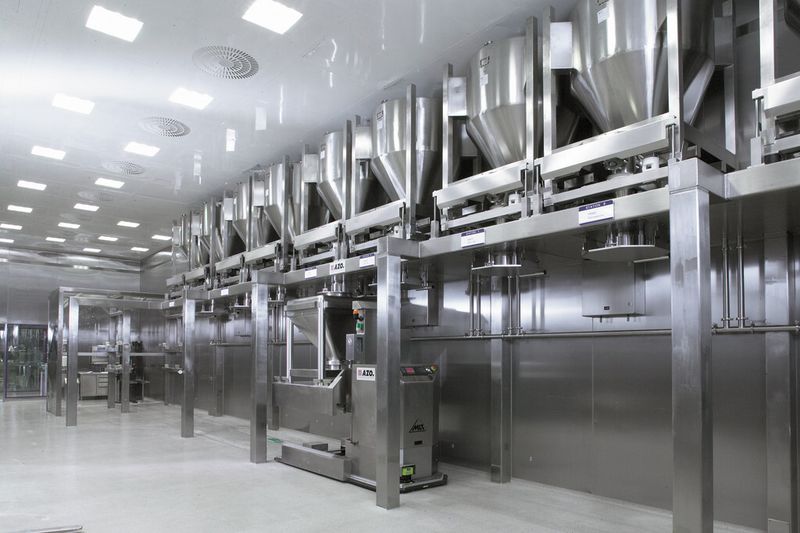 Fully automatic collection of ingredients with automatic guided vehicles (Picture: AZO)