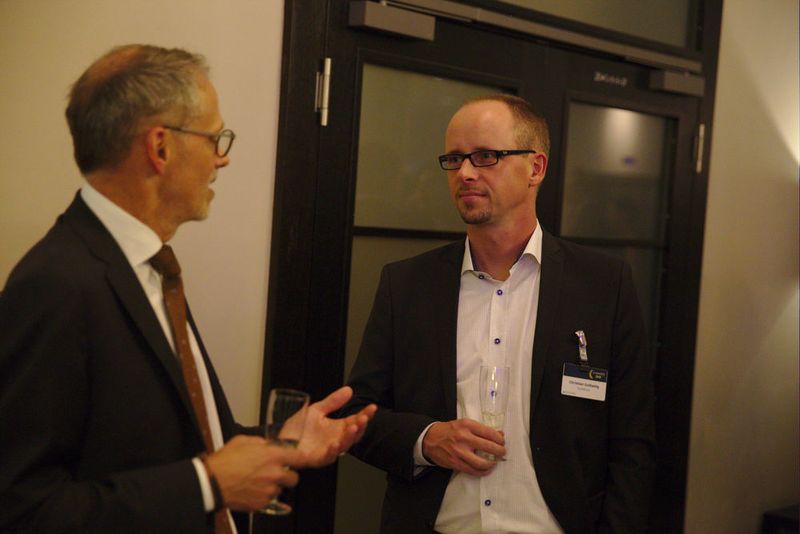 Netzwerk-Sicherheit meets IaaS: Michael Haas von WatchGuard im Gespräch mit Christian Gottselig von ProfitBricks (v.l.). (artful rooms / VIT)