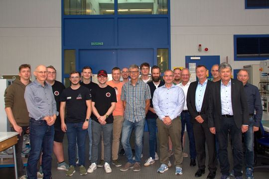 Das Labor für Elektrische Maschinen und Antriebstechnik der OTH Regensburg unter der Leitung von Prof. Dr. Bernhard Hopfensperger arbeitete gemeinsam mit Dynamics e.V. und der Firma Schaeffler an der Modernisierung des Hochdrehzahl-Prüfstands.(Bild:   Carla Sure/OTH Regensburg)