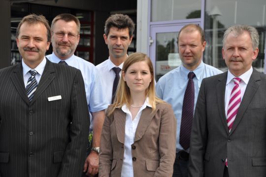 Haben bei Rosier stets die Kundenwünsche im Blick: Andreas Döblin (Serviceleiter), Reiner Pauke (Teiledienst), Olaf Meder (Service Audi/VW), Carolin Grossert (Marketing), Guido Meyer (Service Mercedes-Benz) und Uwe Lexa (Centerleiter). (Stephan Richter)