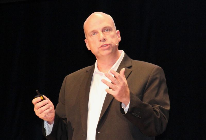 Brian Shepherd, Executive Vice President, Enterprise Segments, zeigte die Möglichkeiten auf, die PTC für eine globale Produktentwicklung bietet. (Bild: Michel)