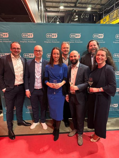(v. l.) Christoph Preetz und sein Team: Edgar Jose, Belma Mrkalj, Peter Bielert, Arman Saagjan, Moritz Cramer und Kathrin Ender (Bild: Claus Uhlendorf / Eset)
