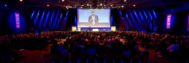 Zukunftsforscher Sven Gabor Janszky stellte die aktuelle Ausgabe des „Deutschen TrendINDEX“ vor.(Bild:  Roman Walczyna)