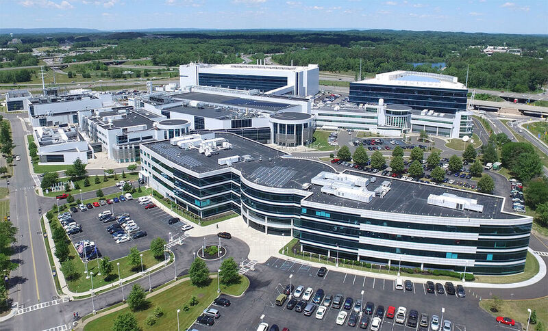 Die Einrichtung von IBM Research in Albany befindet sich im Albany Nanotech Complex. IBM hat ein weltweit führendes Halbleiter-Forschungsökosystem geschaffen, das für viele Branchenneuheiten verantwortlich ist, darunter die 7-nm-, 5-nm- und jetzt die 2-nm-Transistortechnologie.  (IBM)
