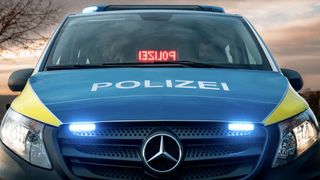 Der Geschäftsführer eines Kasseler Autohauses ist wegen des Verdachts auf Geldwäsche im großen Stil verhaftet worden. (Symbolfoto) (Bild: Polizei BW)