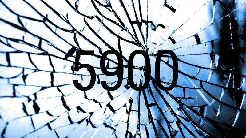 m/s ist die Geschwindigkeit, mit der sich ein Riss in Glas bewegt. Die Schockwelle breitet sich mit Schallgeschwindigkeit aus und ist von Medium zu Medium verschieden. Um die Bewegung des Sprungs im Glas mit einer Videokamera festzuhalten, ist eine Bildwechselfrequenz von 10 Mio. Bildern/s nötig. (Bild: Pixabay unter CC0 Public Domain)