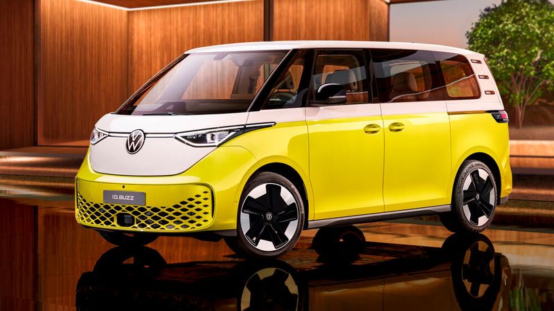 VW hat die Tarnfolie vom ID Buzz gezogen. (Bild: Volkswagen)
