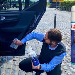 Ebenfalls bestens geeignet für das schnelle Saubermachen: die  „X-In-One“-Feuchttücher von Berner. Sie lassen sich außen wie innen gleichermaßen verwenden.(Bild:  Berner)