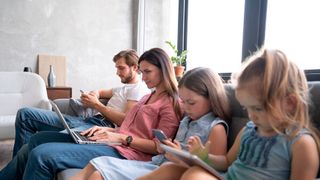 Ein schnelles Internet braucht jeder. Mit der Aktion von Aetka und Vodafone können Partner beim Abschluss eines Festnetzvertrags ihren Endkunden eine Zugabe anbieten. (opolja - stock.adobe.com)