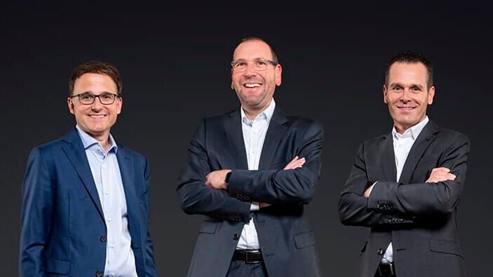 (v.l.) Karl Diehm, Achim Kettenmann und Sascha Stößel bilden die Geschäftsführung der Kunzmann-Gruppe.(Bild:  Kunzmann)