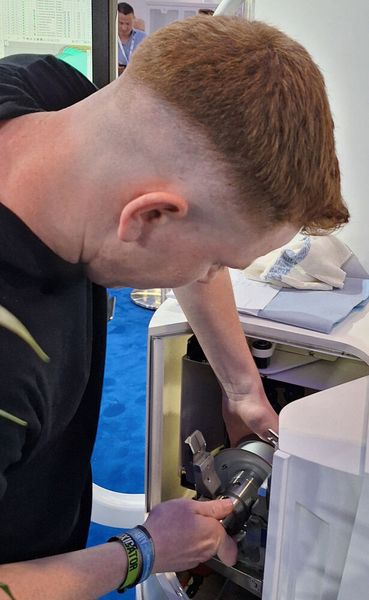 Die Finalisten sind während des Wettbewerbs hochkonzentriert (im Bild: Laurin Mink). (Bild: KSKOMM GmbH & Co. KG)