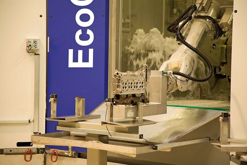 Durch Energieeffizienzmaßnahmen konnte der Strom- und Wasserverbrauch einer seit mehreren Jahren betriebenen Roboterzelle Eco-C-Flex Classic um rund 30 % verringert werden.  (Ecoclean)