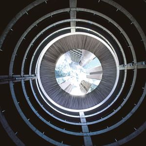 Viele Möglichkeiten: Je nach Konfiguration und Einsatzfall verfügen die Abdicht- und Streifenbürsten von Kullen-Koti über Besätze aus Rosshaar, Kunststoffborsten, Pflanzenfasern oder auch Draht. Serienmäßig lieferbar sind sie sowohl als starre oder biegsame Bänder wie auch in Bogen- oder Ringform. 