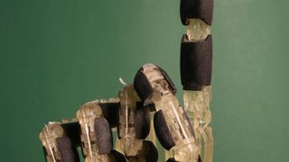 Mit Hilfe eines Schnurantriebs entwickeln Roboterhände enorme Kräfte.  Bilder: Universität des Saarlandes (Archiv: Vogel Business Media)