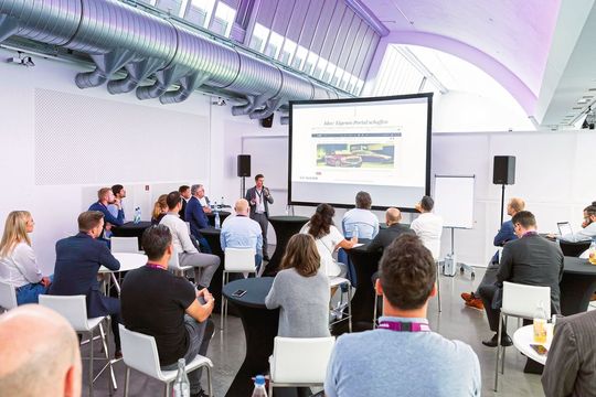 An vier Kompetenzinseln bestand für die Teilnehmer die Möglichkeit, sich aktiv einzubringen.(Bild:  Stefan Bausewein)