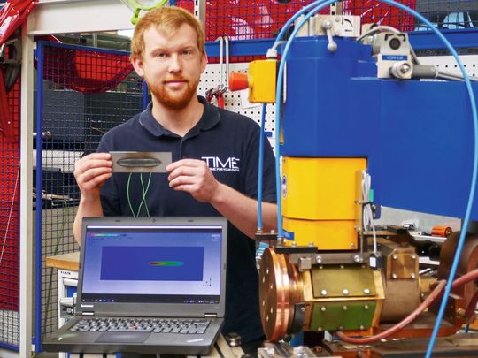 Mit einem neuen Simulationskonzept – entwickelt von Moritz Wirth am Technologie-Institut für Metall und Engineering TME in Wissen – lassen sich beim Rollennaht-Schweißverfahren Bauteilverzüge ermitteln mit 2/3 Einsparpotenzial in Bezug auf Aufwand und Zeit. Mit einem neuen Simulationskonzept – entwickelt von Moritz Wirth am Technologie-Institut für Metall und Engineering TME in Wissen – lassen sich beim Rollennaht-Schweißverfahren Bauteilverzüge ermitteln mit 2/3 Einsparpotenzial in Bezug auf Aufwand und Zeit.