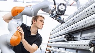 Mit digitalen Lösungspaketen wollen Kuka und T-Systems den Mittelstand unterstützen.  (Kuka / Claus Brechenmacher & Reiner Baumann)