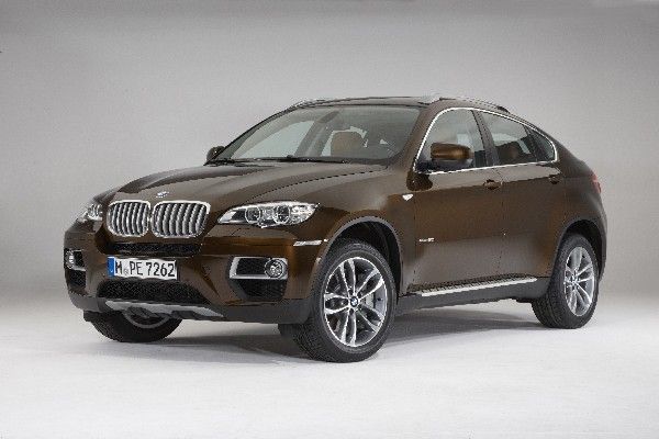 Der exklusive Status des X6 als Sports Activity Coupé wird durch gezielte Design-Modifikation und neue Ausstattungsmerkmale unterstrichen (Bild: BMW)