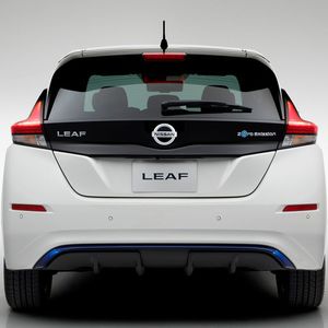 (Nissan)