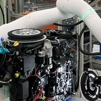 Die siebte Achse am Cobot steigert die Flexibilität in Produktion und Logistik. (Bild: Yamaha Robotics )