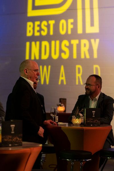 So manche feierten bis spät in die Nacht. (Bild: Vogel Communications Group / Human)