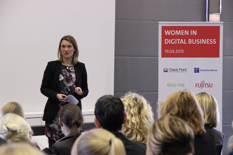 Maggie Fox (SAP) sprach in ihrer Keynote über Modern Leadership und beantwortete die Frage, was eine erfolgreiche Führungsperson ausmacht.  (Bild: Vogel IT-Akademie)