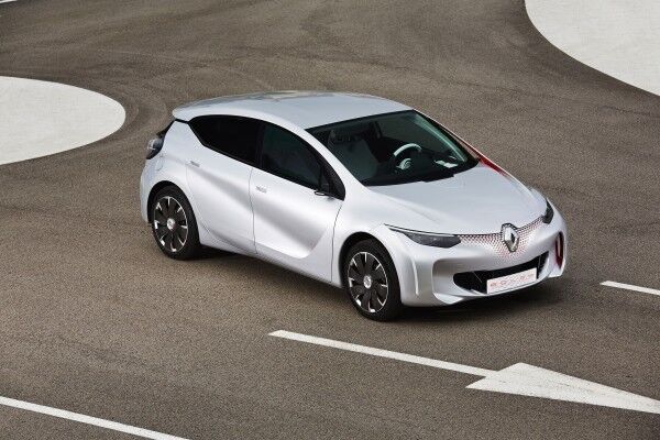 Renault präsentiert in Paris die Studie EOLAB. Das Konzeptfahrzeug kommt dank neuer „Z.E. Hybrid“-Antriebstechnik, intelligentem Leichtbau und ausgefeilter Aerodynamik mit 1,0 l Superbenzin pro 100 km aus. (Bild: Renault)