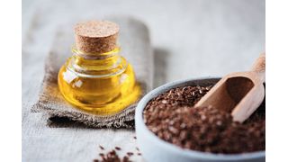 Ein neues Extraktionsverfahren macht Leinöl länger haltbar und weniger bitter (Symbolbild). (Bild: emmi - stock.adobe.com)