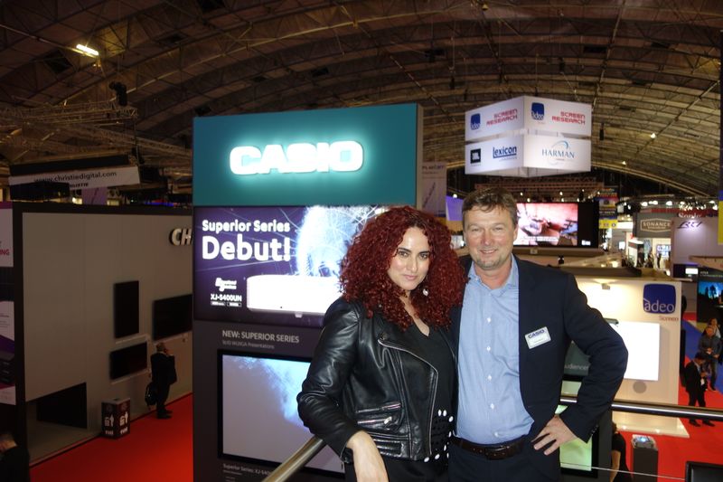 Besa, IT-BUSINESS, und Frank Assmann, CASIO, haben von oben eine super Aussicht. (Bild: IT-BUSINESS)